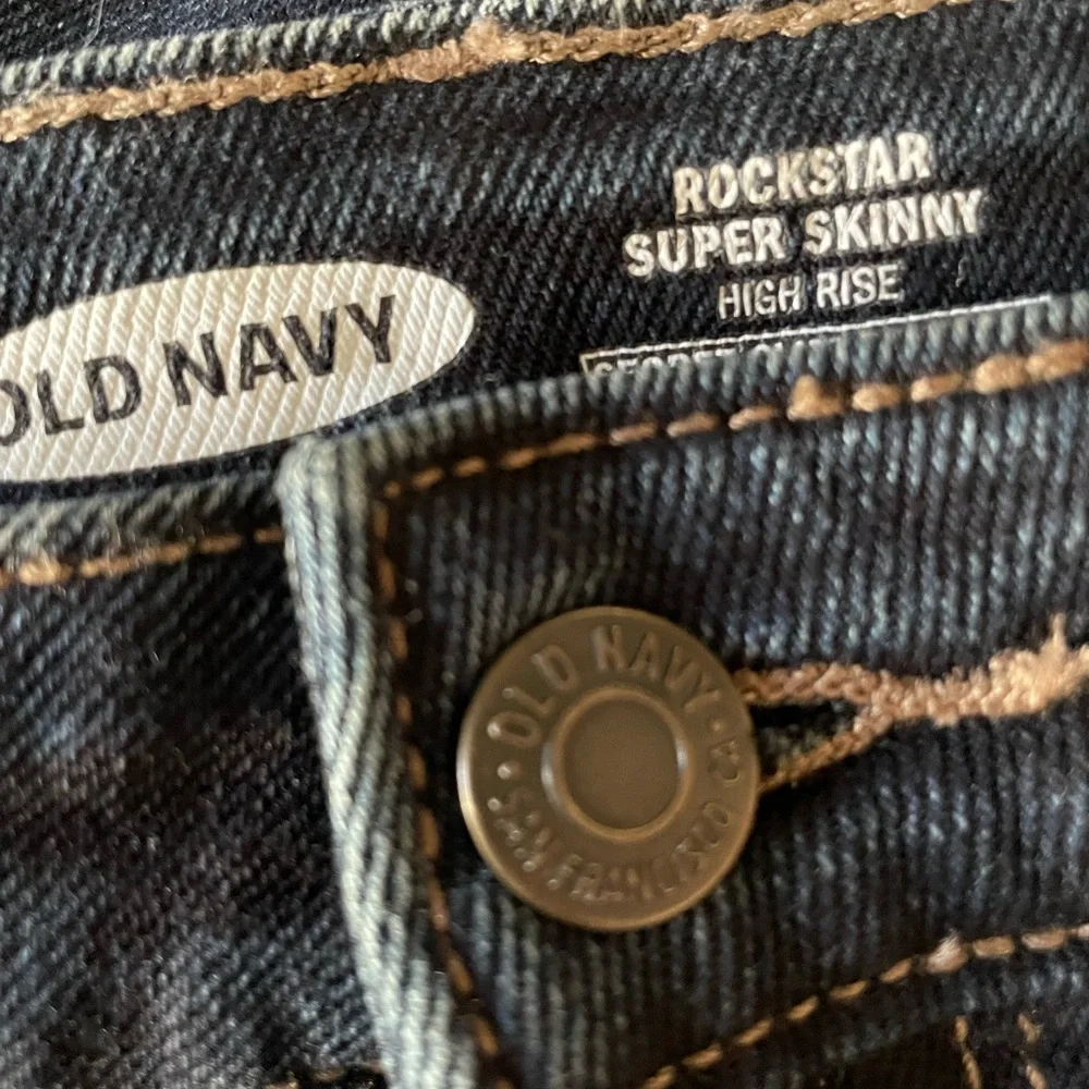 Old Navy Rockstar High Rise Women's Super Skinny Distressed Knee Stretch Jeans - Picture 3 of 7